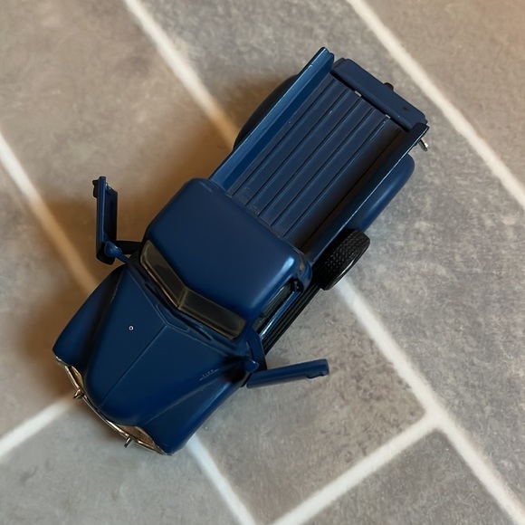 Old Navy Chevrolet Model Pick-Up Truck - Picture 4 of 7